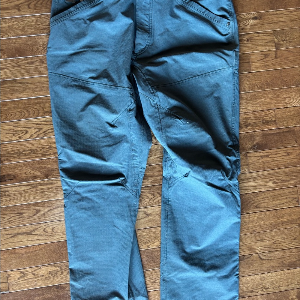 Kuhl Men's Teal Cargo Pants